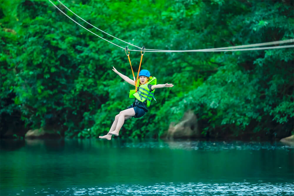 Trải nghiệm Zipline sông Chạy tham quang Hang Tối